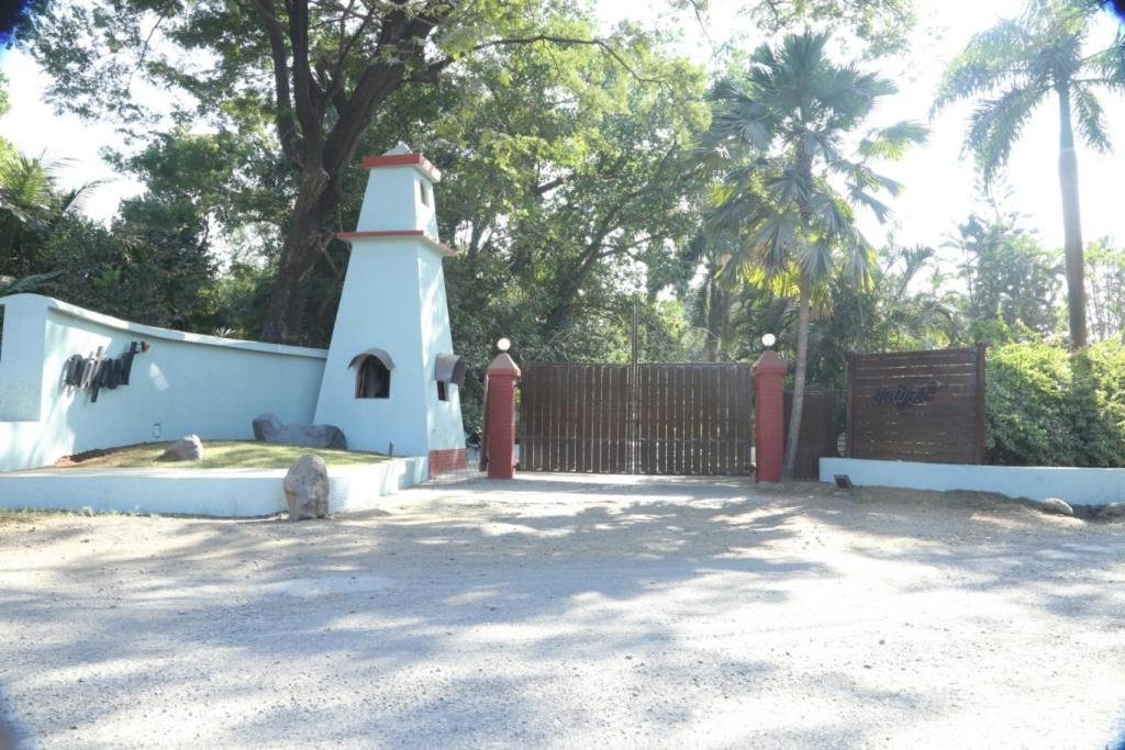Outpost@Alibaug Hotel Alībāg Buitenkant foto
