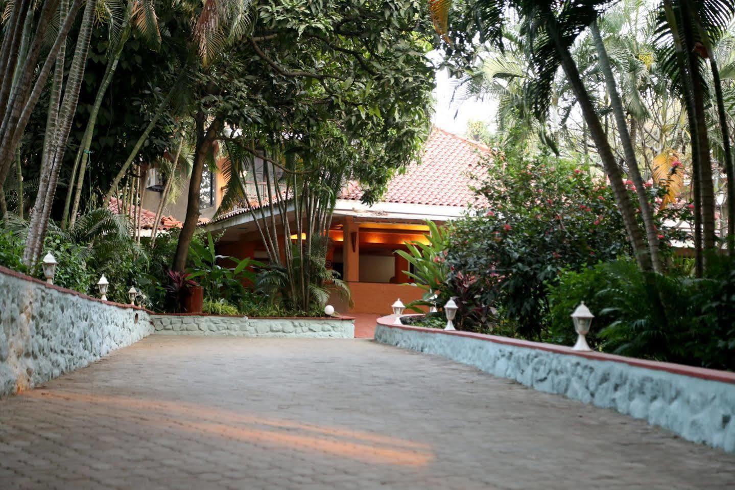 Outpost@Alibaug Hotel Alībāg Buitenkant foto