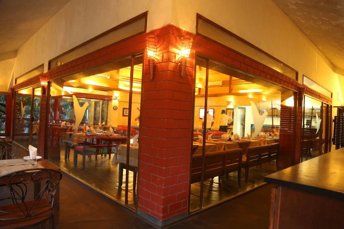 Outpost@Alibaug Hotel Alībāg Buitenkant foto